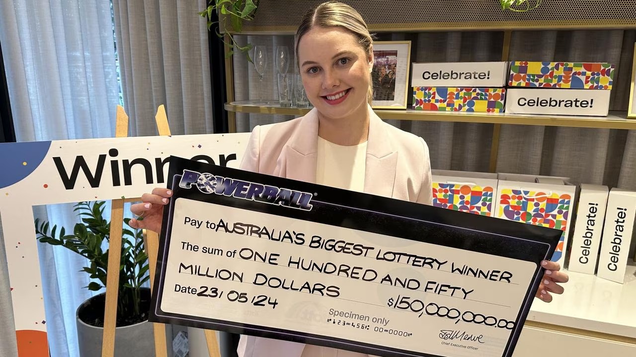 Jason and Merle Butler celebrating US$218,666,667 prize